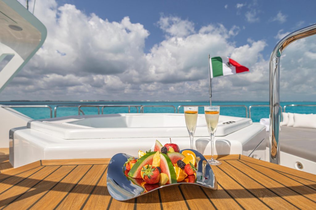 Mega yacht with jacuzzi at Isla Mujeres
