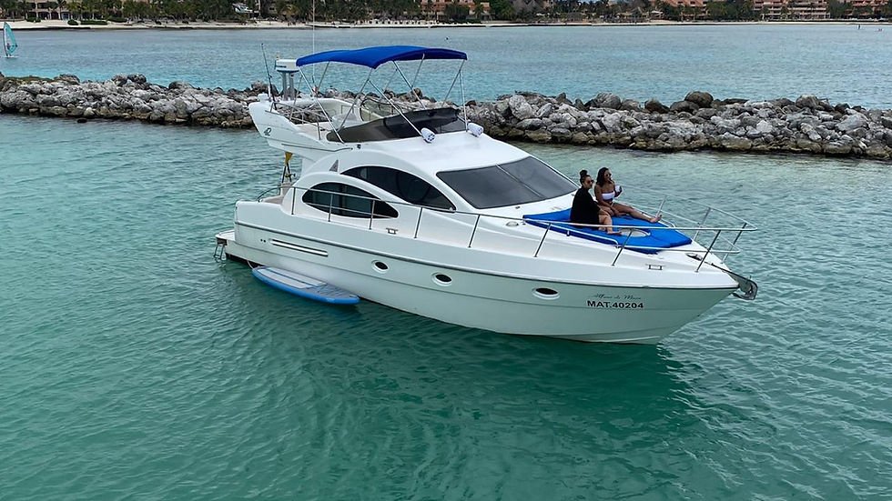 Riviera Maya yacht rentals - AZIMUT 42 side view