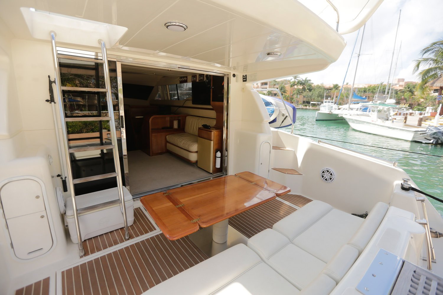 yacht rentals - azimut 47 exterior