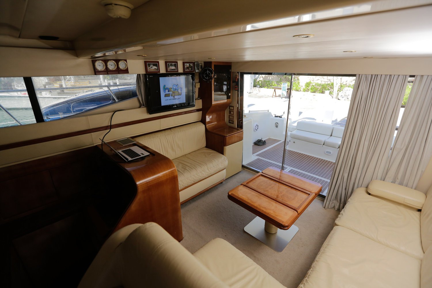yacht rentals - azimut 47 interior