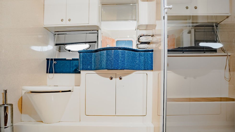 Riviera Maya yacht rentals - AZIMUT 50 toilet