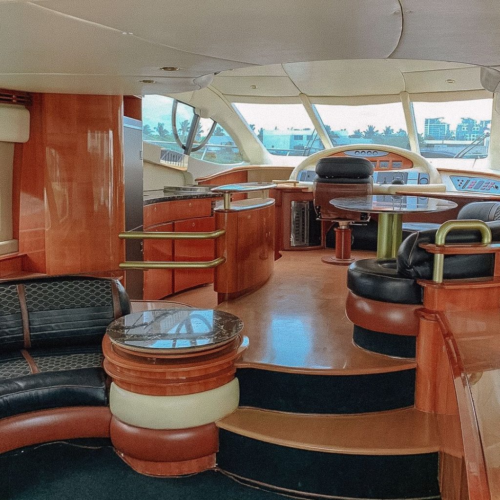 Lounge of the Azimut 58 in Cancun