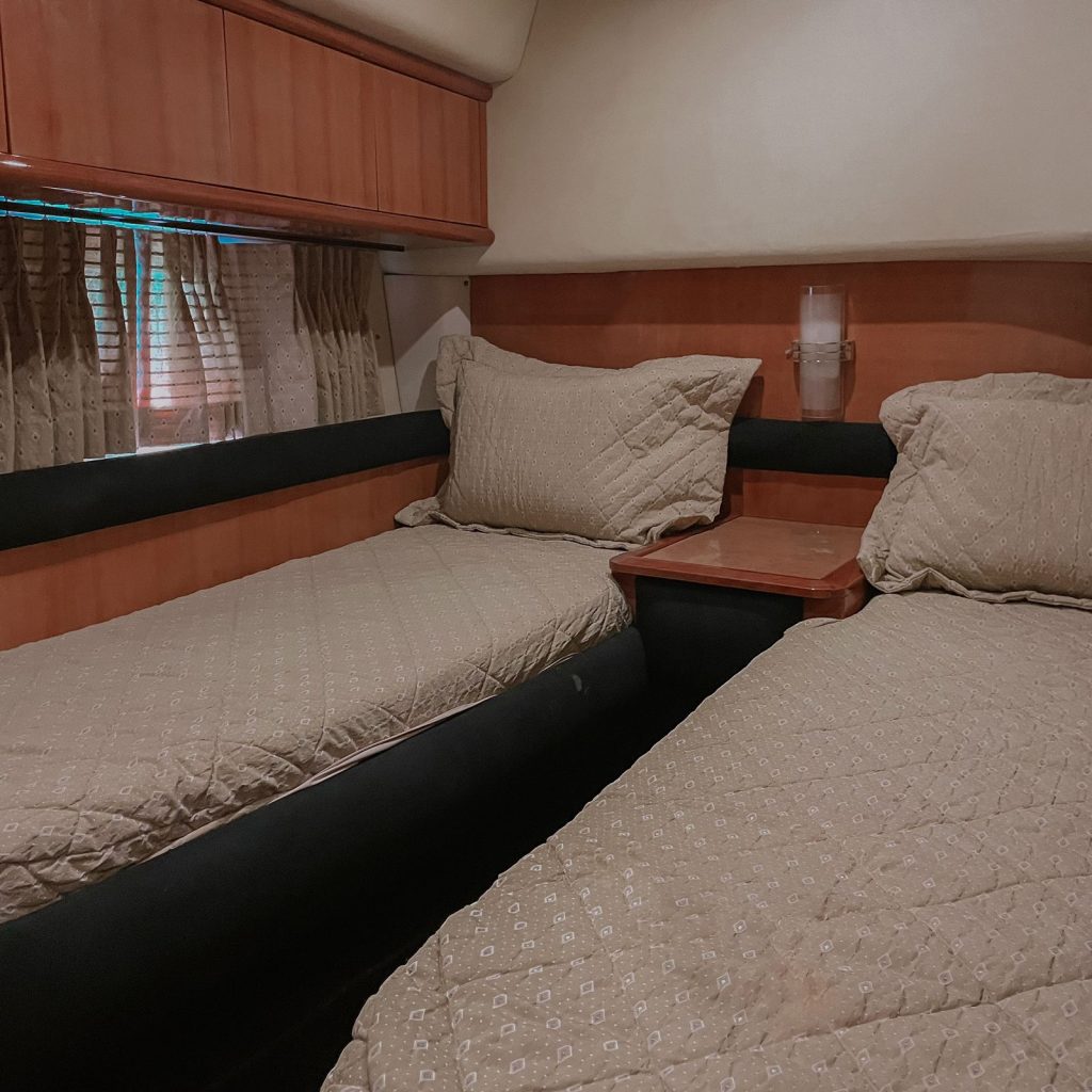 Twin bed cabin on the Azimut 58