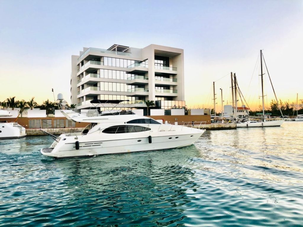 Renta del yate Azimut 60 en Cancun