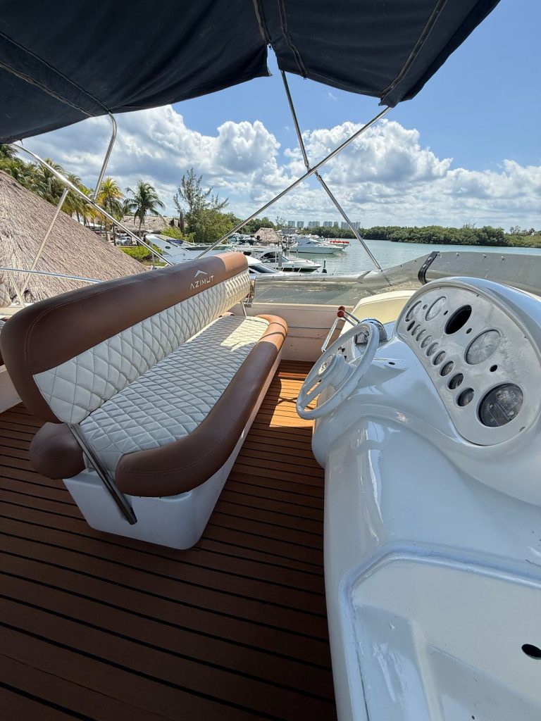 Helm station of the Azimut 60