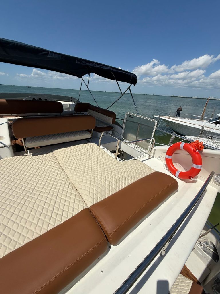 Flybridge of the Azimut 60 in Cancun