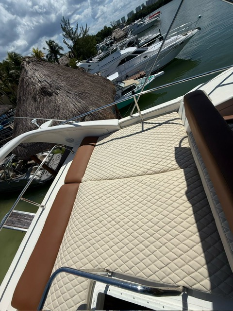 Flybridge seating on the Azimut 60