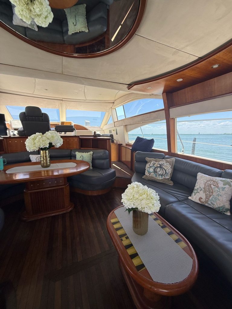Furnished salon of the Azimut 60