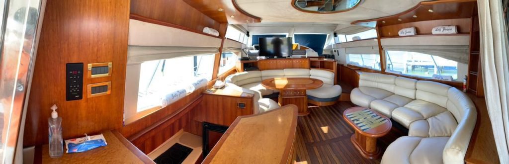 Panoramic view of the Azimut 60 salon