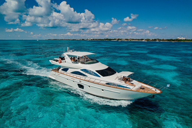 Azimut 80 ft yacht charter in Cancun