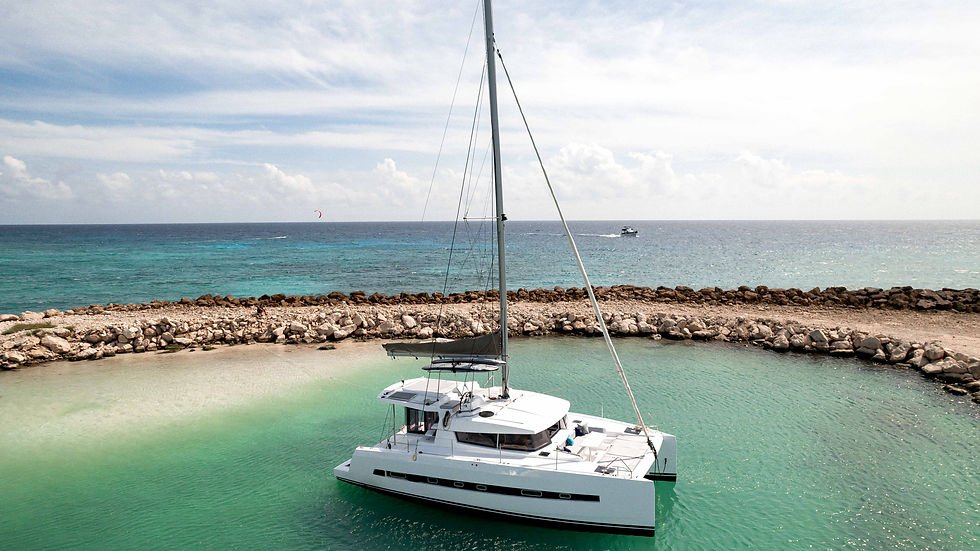 Riviera Maya yacht rentals - BALI 40 side view
