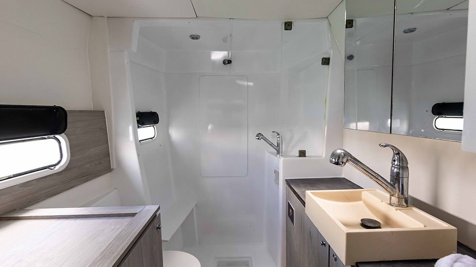 Riviera Maya yacht rentals - BALI 40 bathroom
