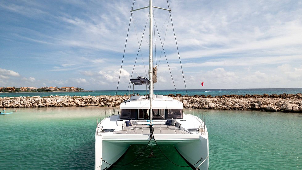 Riviera Maya yacht rentals - BALI 40 bow