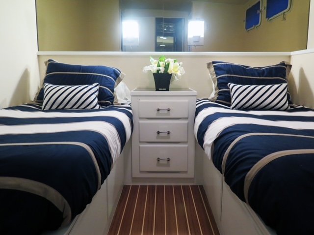 yacht rentals - burger 80