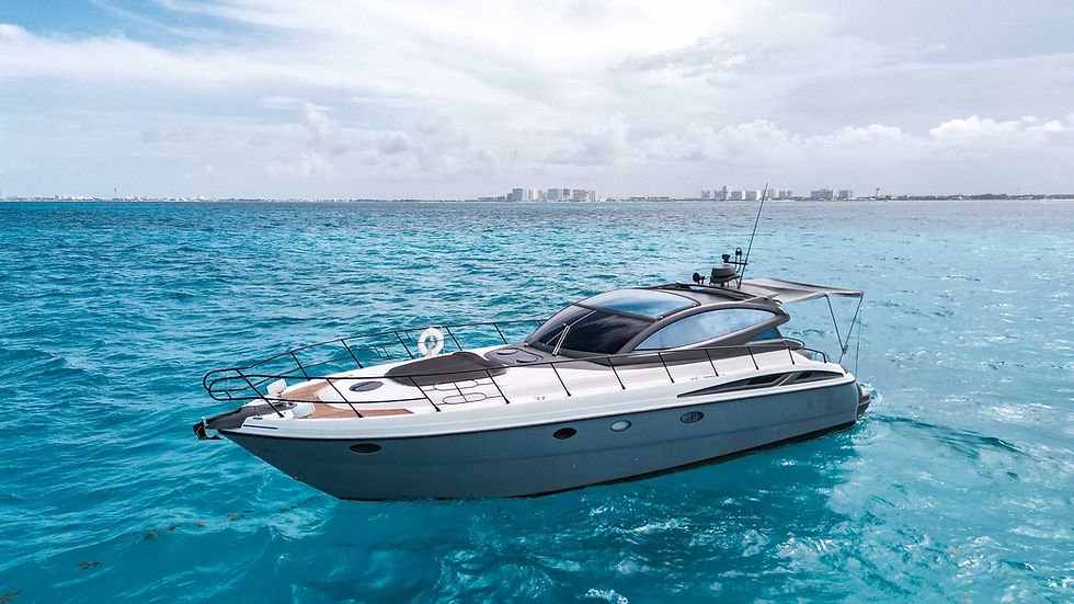 CRANCHI 50 Riviera Maya charters boat