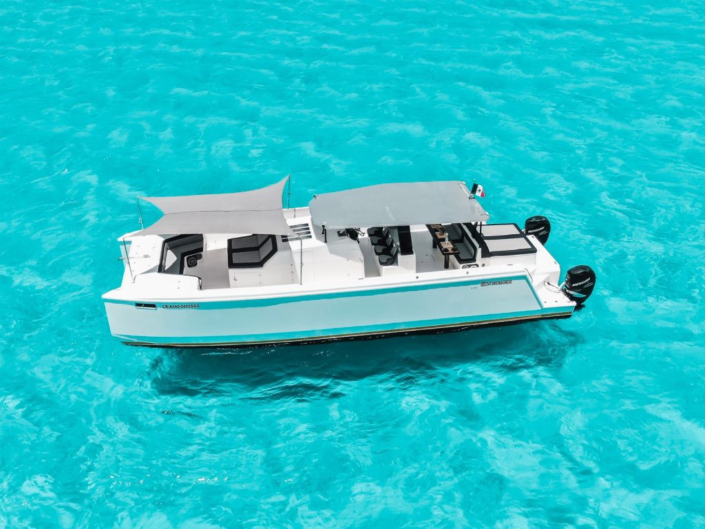 Barco de 50 pies para grupos en Cancun