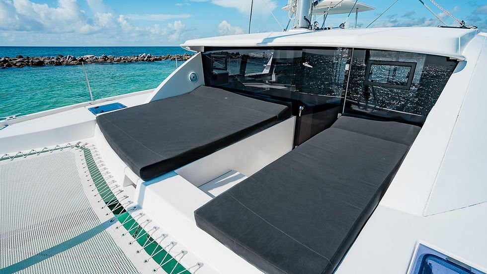 Riviera Maya yacht rentals - LEOPARD 40 bow