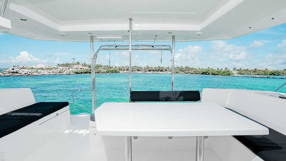 LEOPARD 40 stern