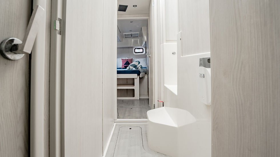 LEOPARD 44 bathroom
