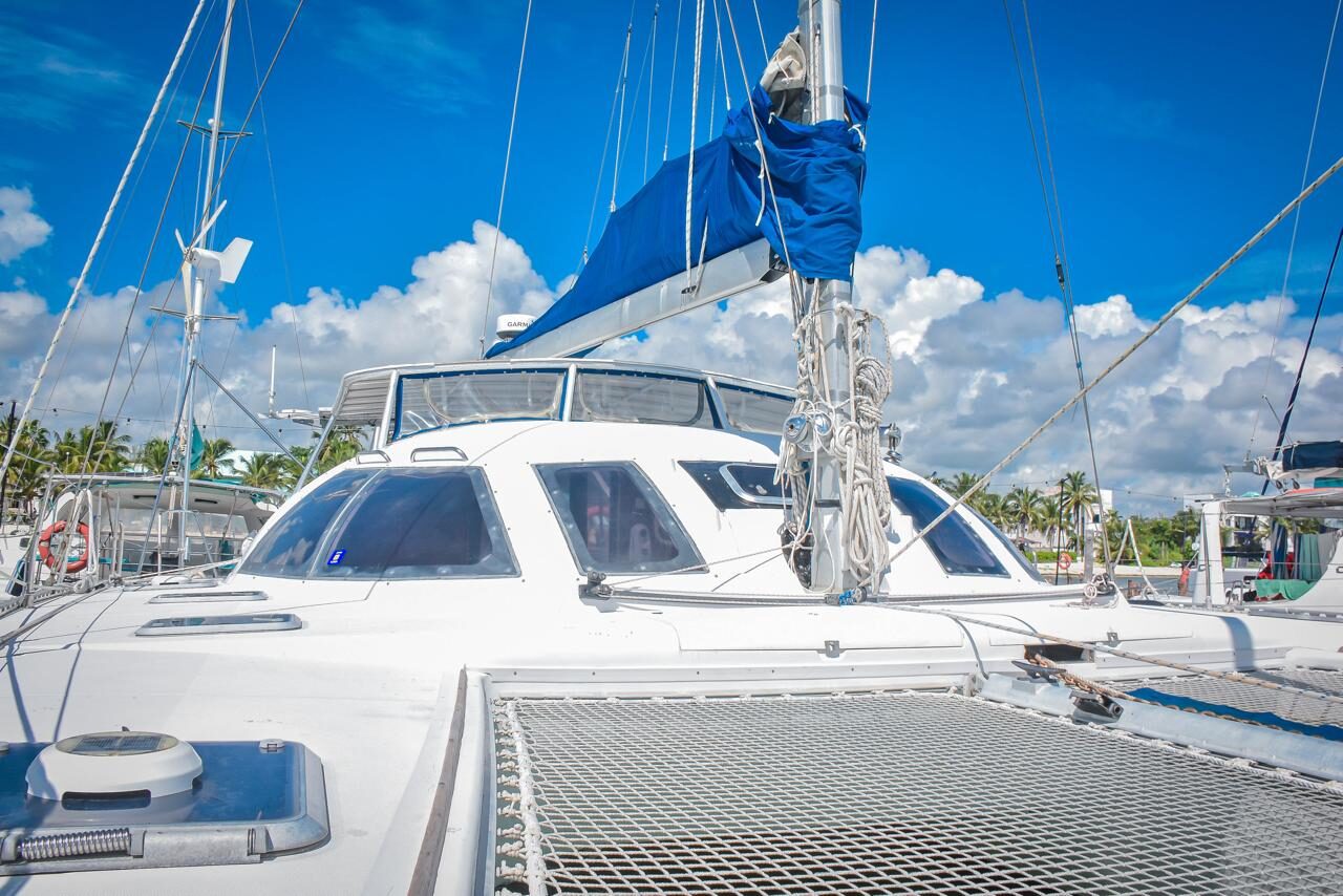 Private catamaran tour to Isla Mujeres