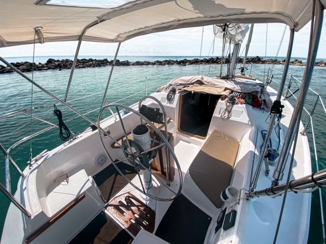 bow view SAILBOAT33 (3)