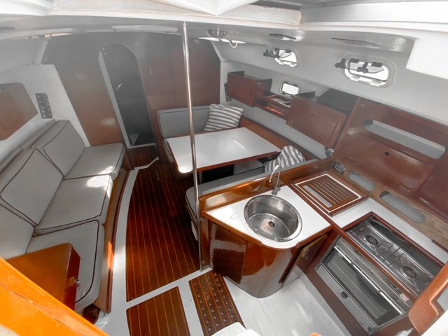 SAILBOAT33 (4) inside