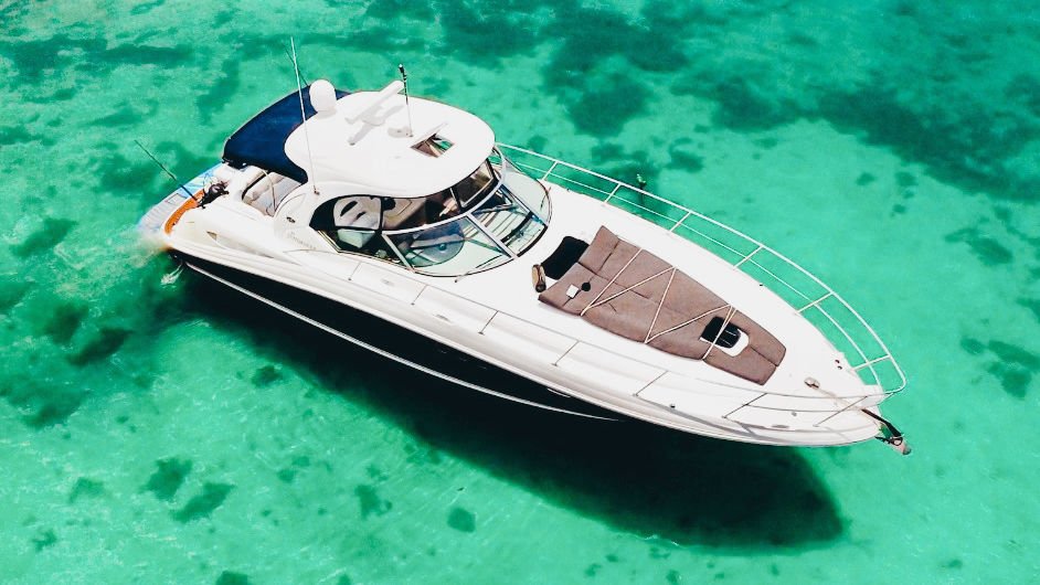 yacht rentals - SEA RAY 40 side