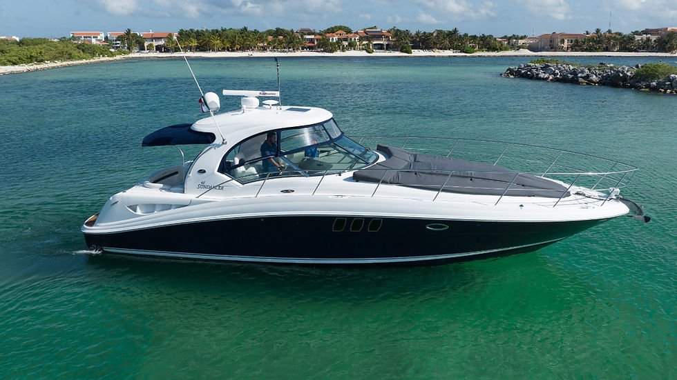 Riviera Maya yacht rentals - SEA RAY 40 side view