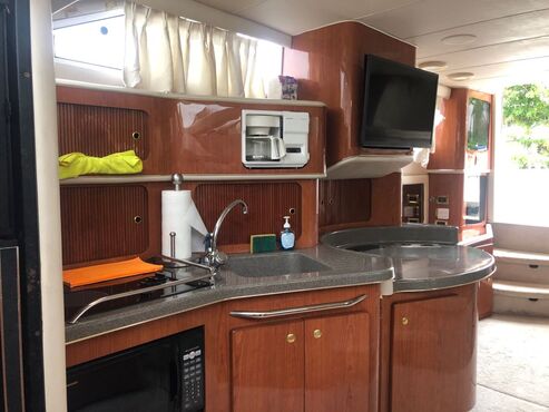 SEA RAY 47 kitchen