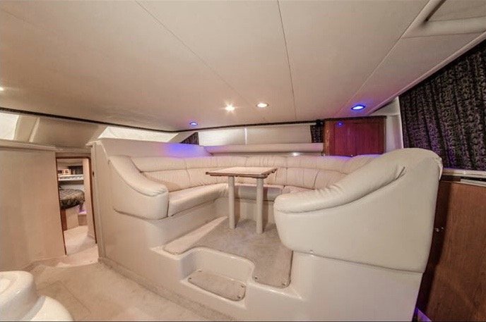 yacht rentals - Sea Ray 51 interior 3