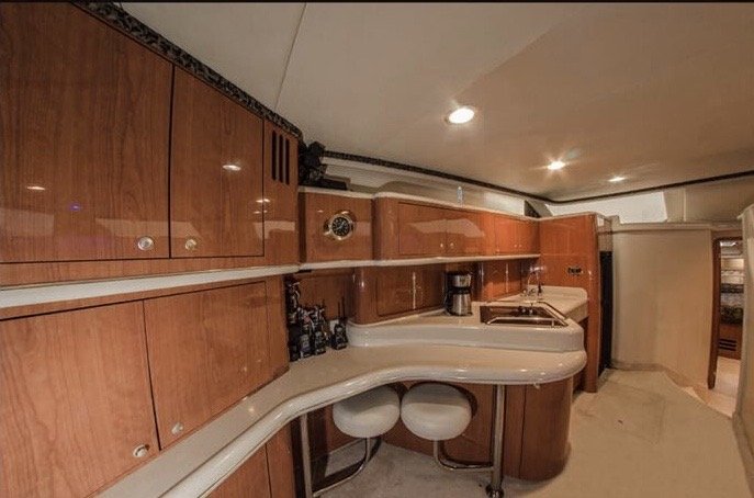 yacht rentals - Sea Ray 51 interior 2