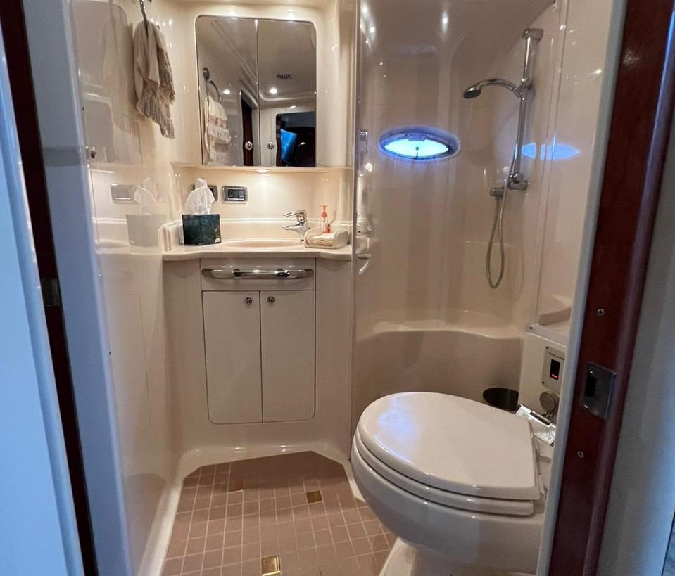 sea ray 55 bathroom