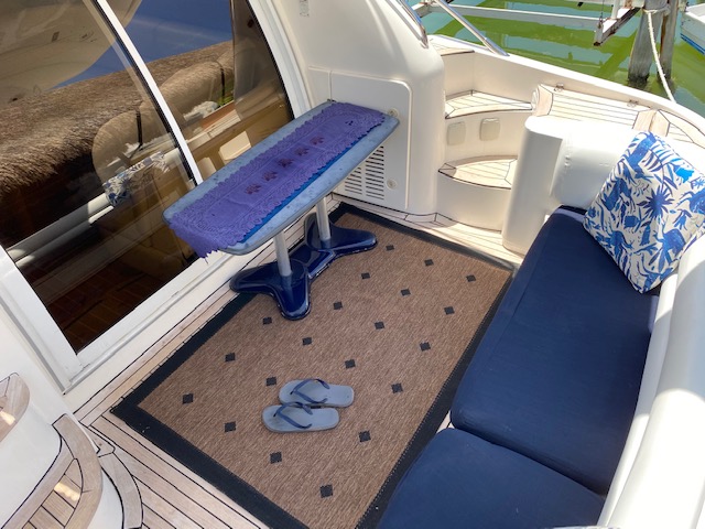 Stern of the Sealine 45 in Cancun