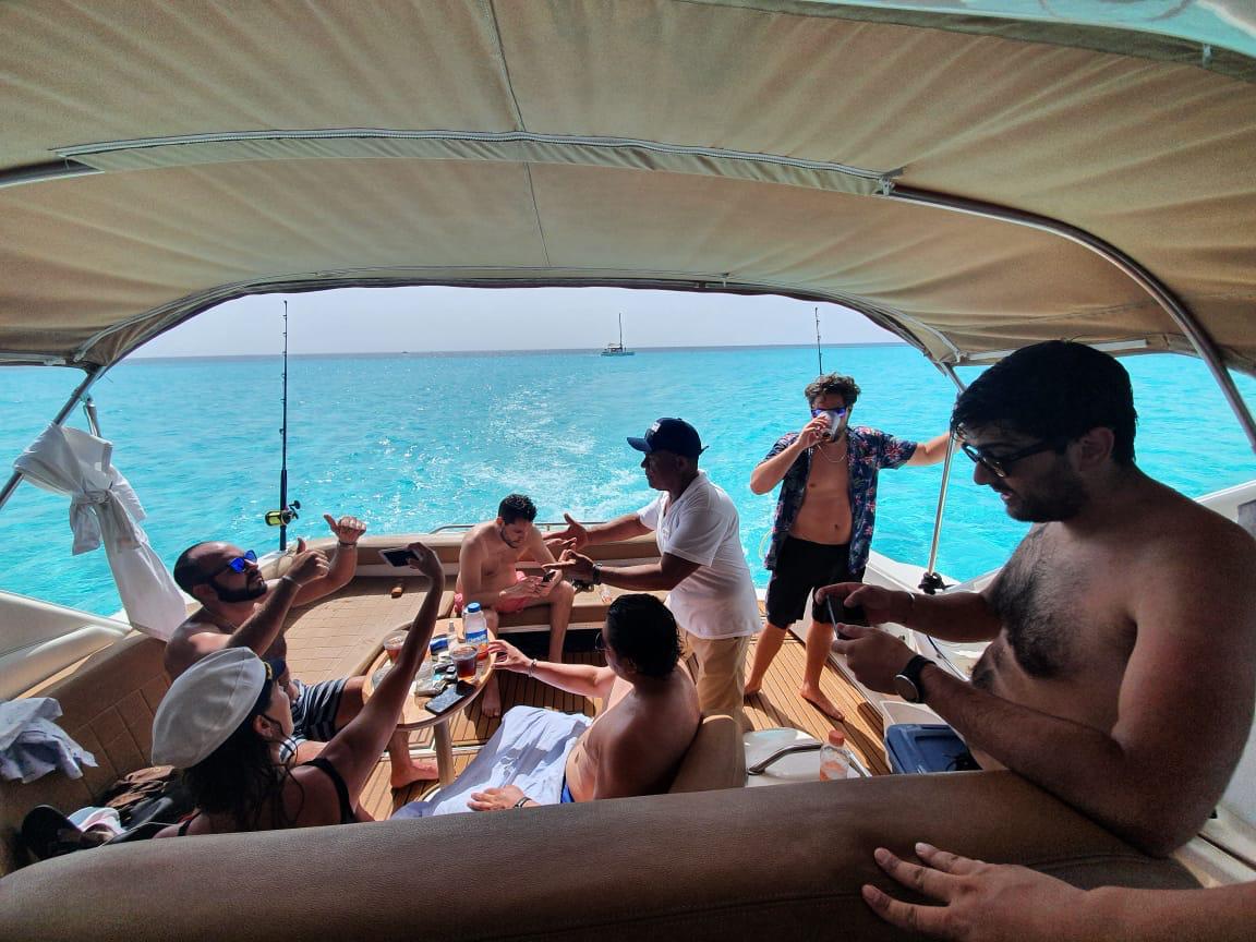 sundancer 48 Riviera Maya yacht charters