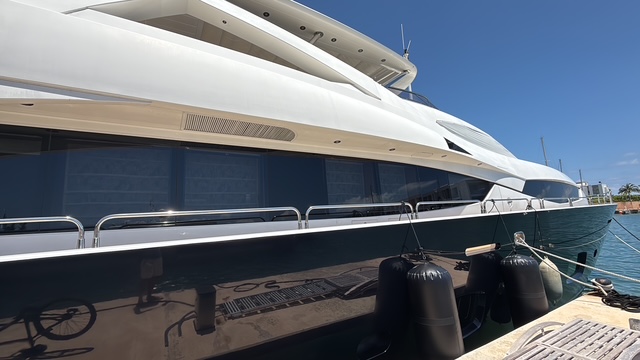 Side view of the Sunseeker 120 in Cancun