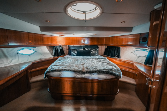 Guest cabin on the Sunseeker 75